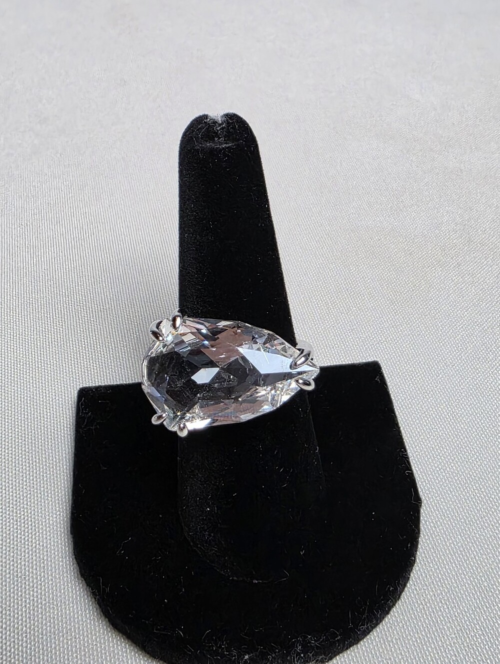 Swarovski Mesmera Cocktail Ring Trillant Cut Clear Rhodium Plated Size 7.75 New - Picture 5 of 15